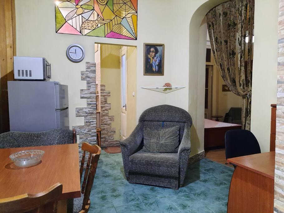 Nataly Apartament-Old Tbilisi Center Ngoại thất bức ảnh